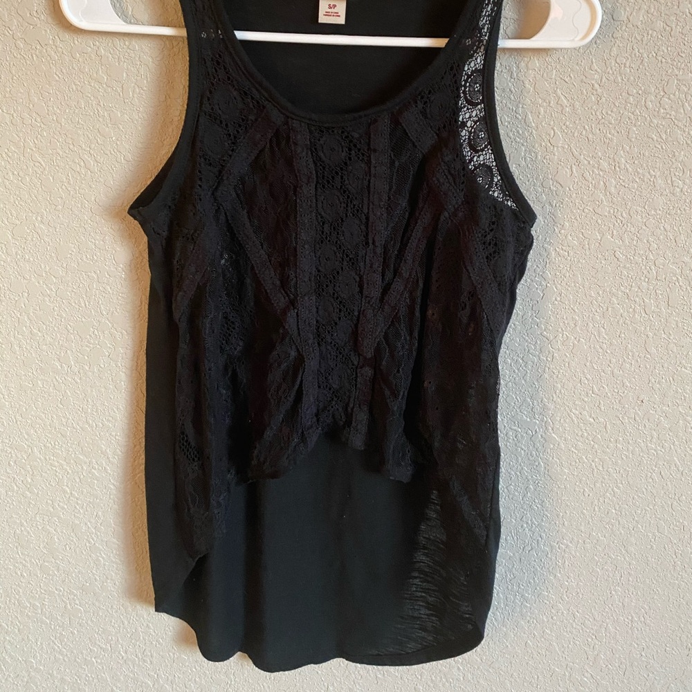 Front Cropped lace shirt🌻3for20$